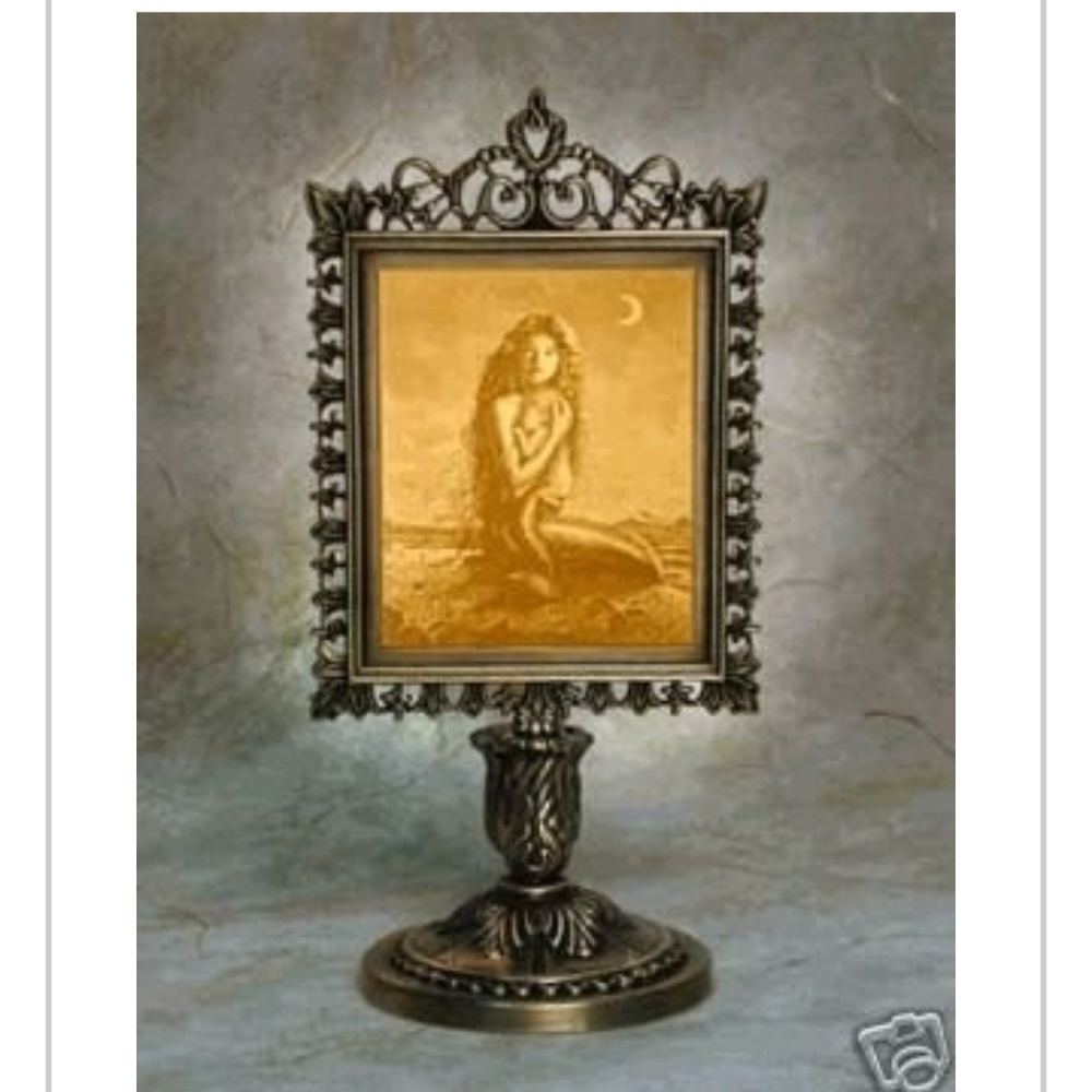 ISO is mermaid lamp